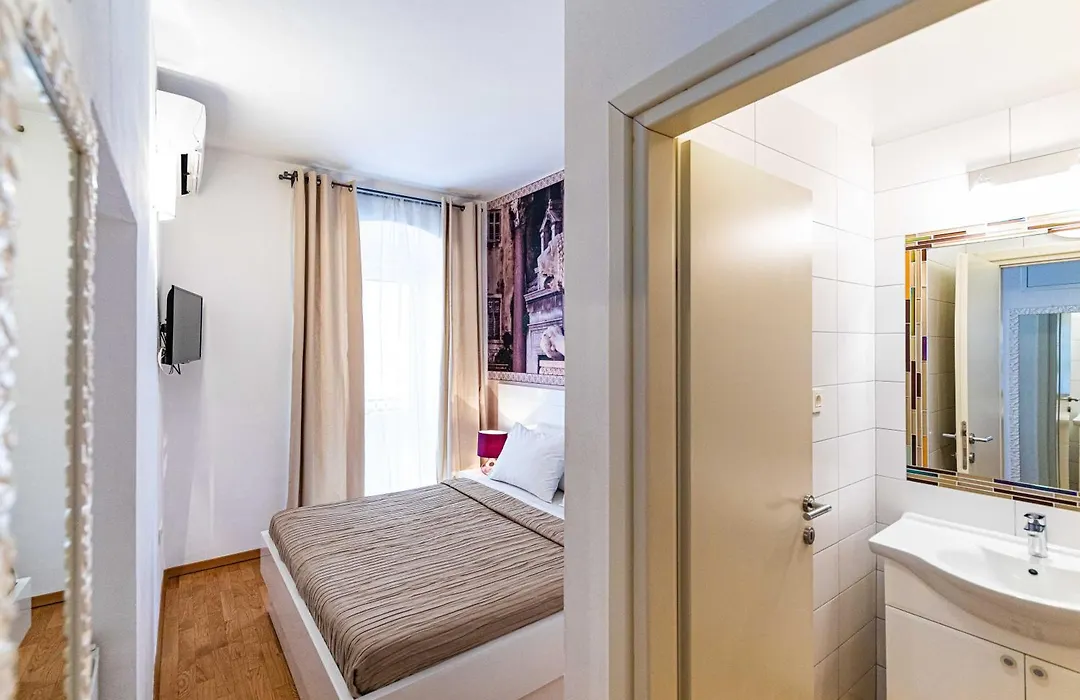 Riva City Rooms-1