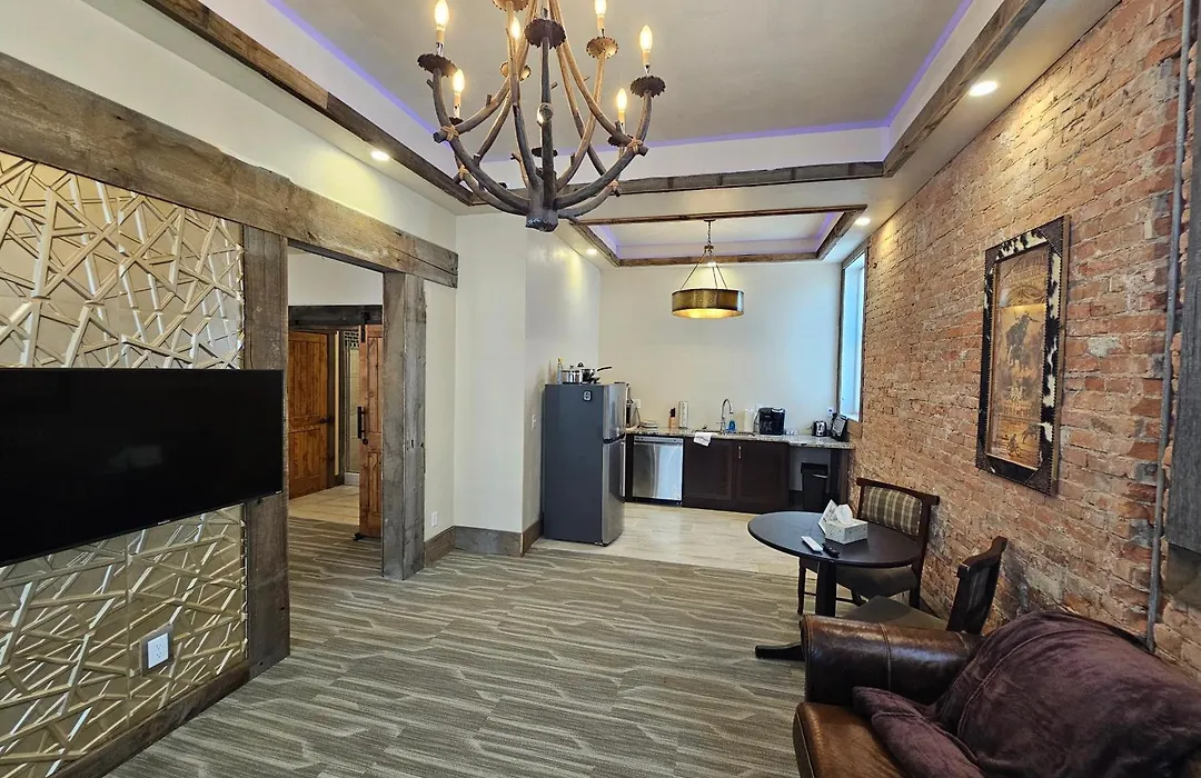 Eaglescape Suites And Event Center-1