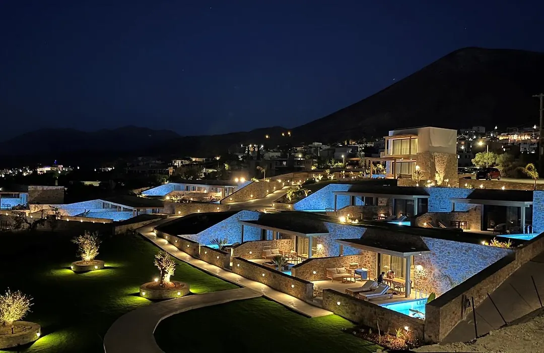 Deos Luxury Suites - Adults Only-1