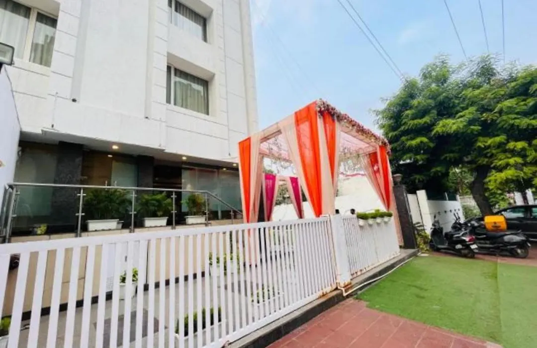 Star Hotel-1
