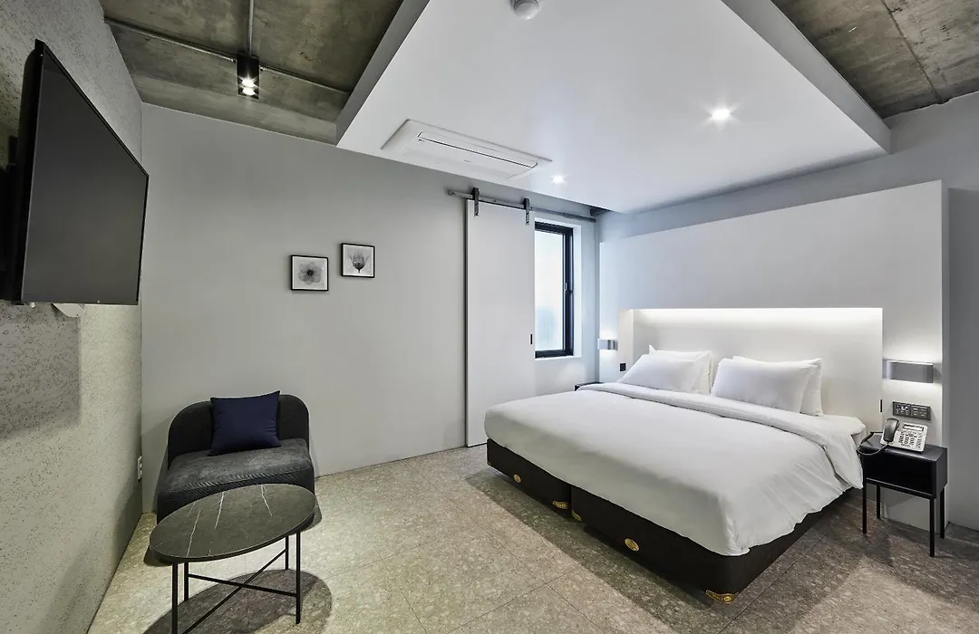 Hotel Intro-1
