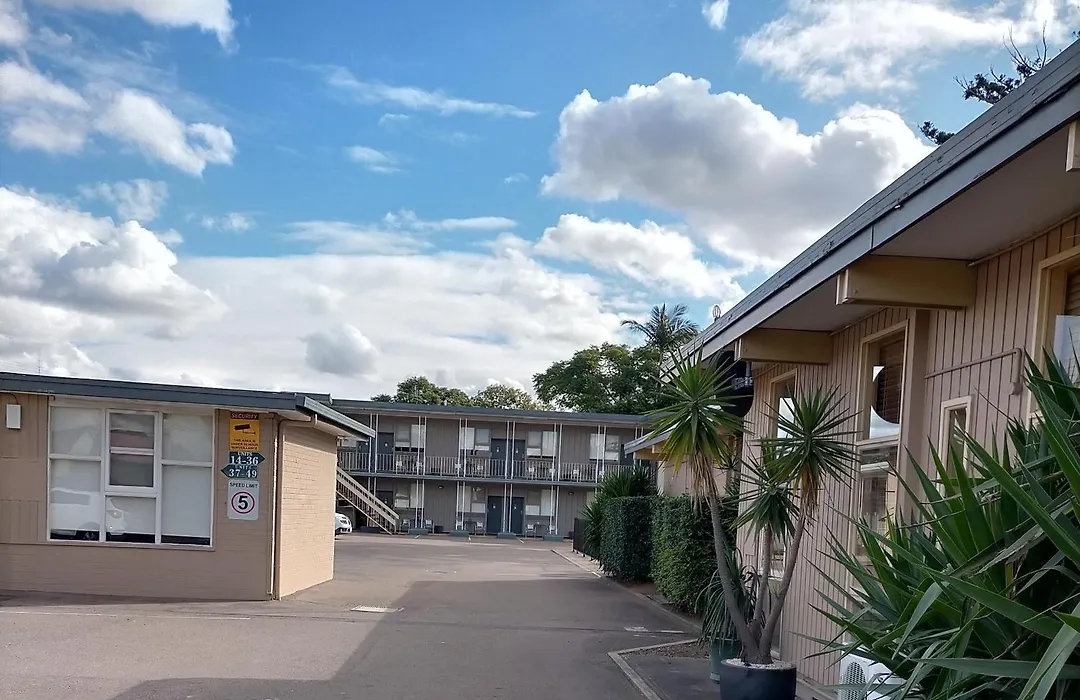 Country Motor Inn-1