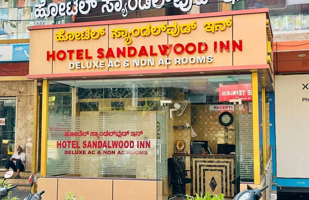 Hotel Sandalwood Inn - Rooms And Spa-1
