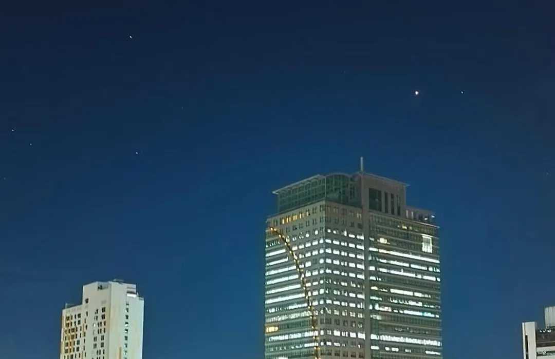 Manhattan Plaza Tower 2 With Balcony, Mini Karaoke, Pool, Can Cook-1