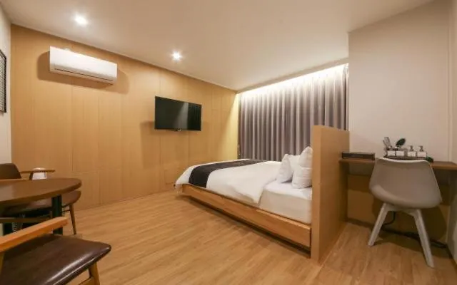 Divine Hotel-1