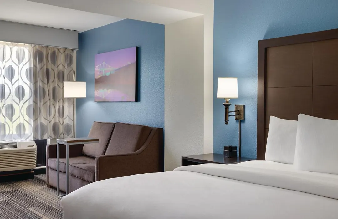 La Quinta Inn & Suites By Wyndham Springfield Airport Rte 66-1