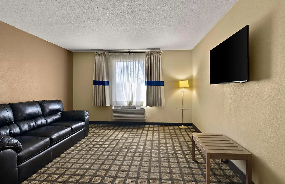 Clarion Pointe Bloomington-Normal Near I-55 And University-1