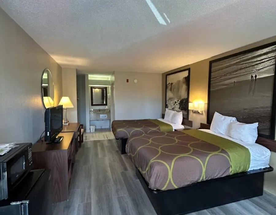 Super 8 By Wyndham Fayetteville-1