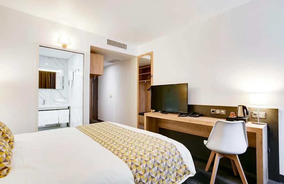 Brit Hotel Confort Loches-1