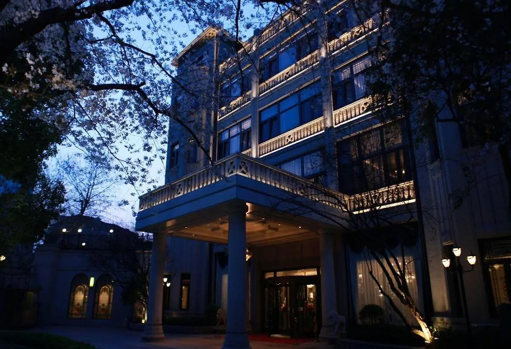 Donghu Hotel-1