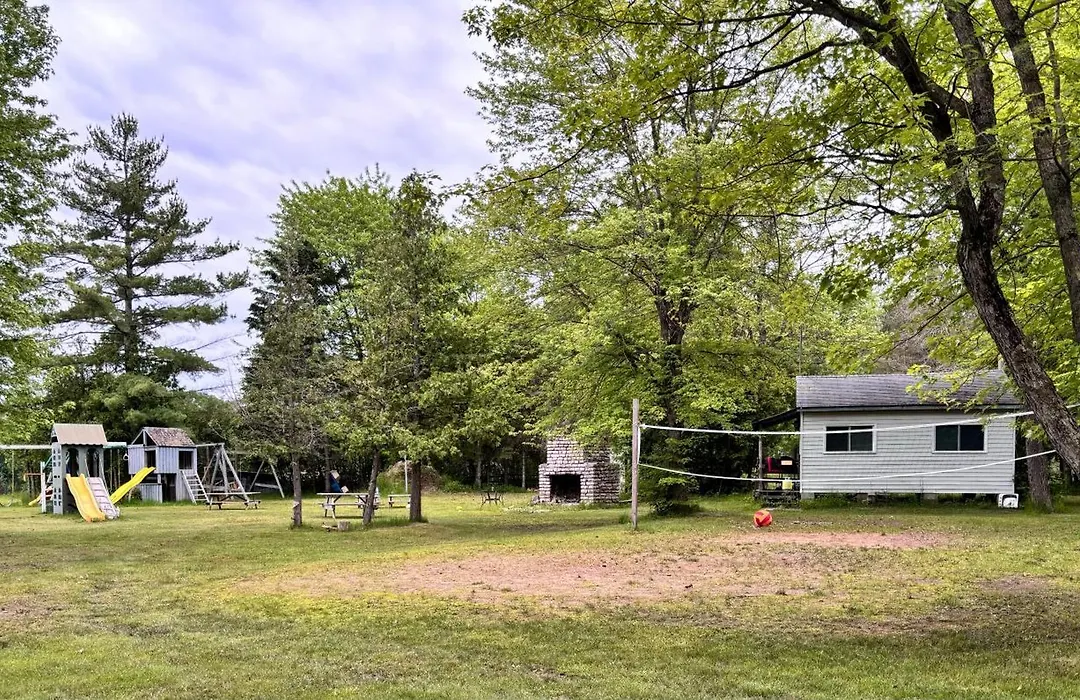 Lakefront Hideaway Resort 10 Total Cabins-Lake View, Private Beach-1