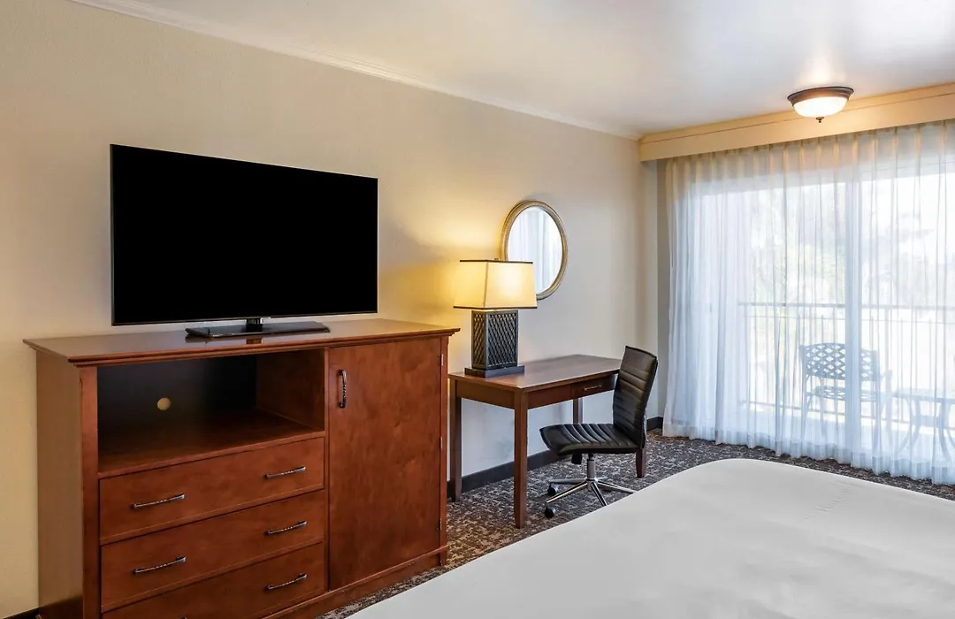 Best Western Plus Royal Oak Hotel-1