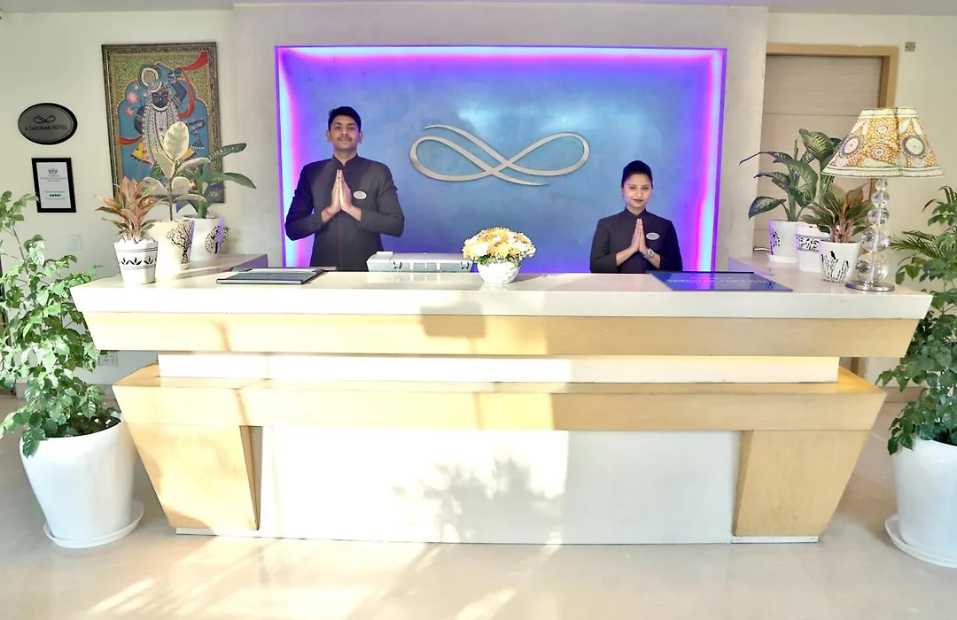Sarovar Portico Naraina, Hotel-1