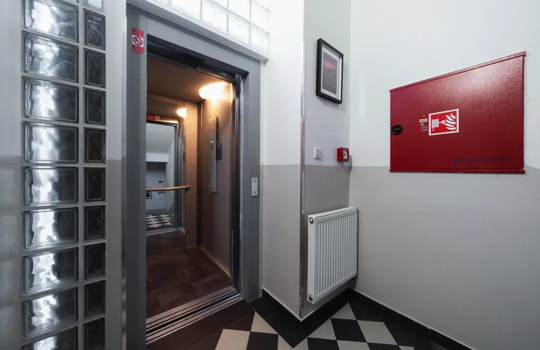 Hotel LEON-1