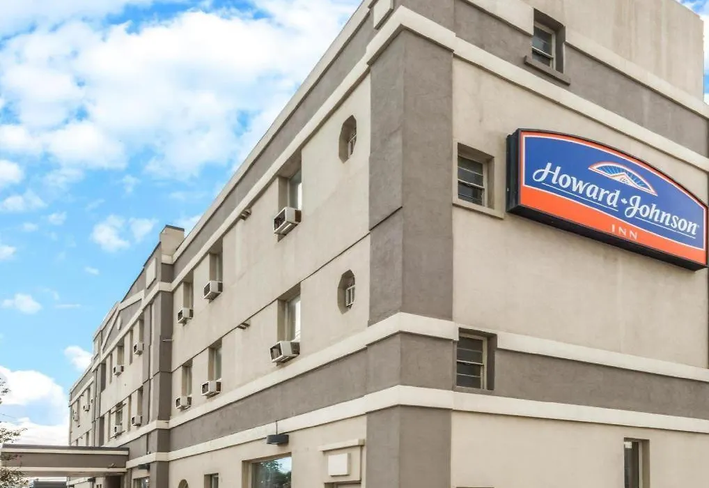 Howard Johnson By Wyndham Toronto Downtown West-1