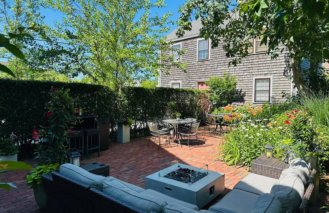 Seven Sea Street Inn-1