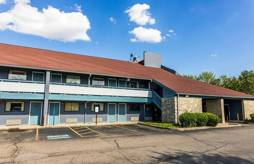 Super 8 By Wyndham Cincinnati-Springdale Oh-1