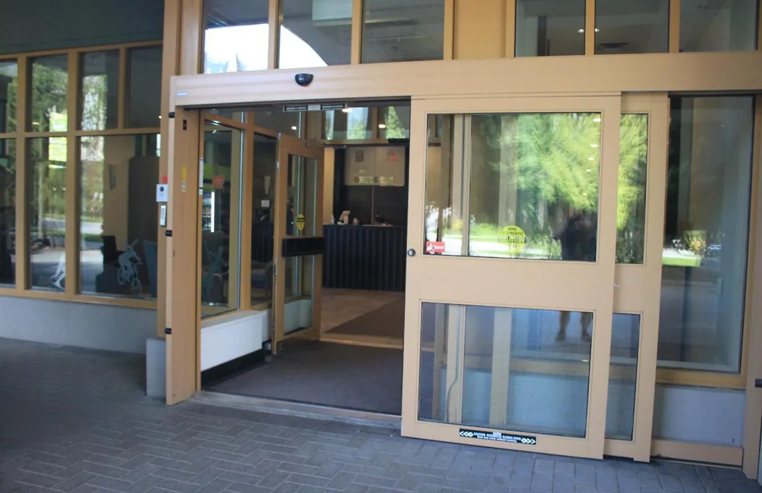 109 Per Night For September At Cascade Lodge Air Conditioning Pool Hot Tubs Sauna Change Rooms Gym Bike Storage Room-1