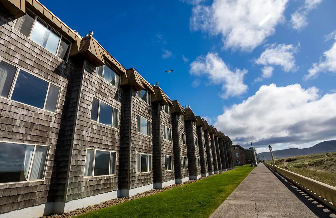 Ebb Tide Oceanfront Inn-1