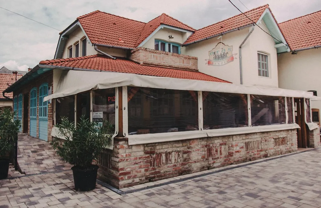 Ötösfogat Panzió-1