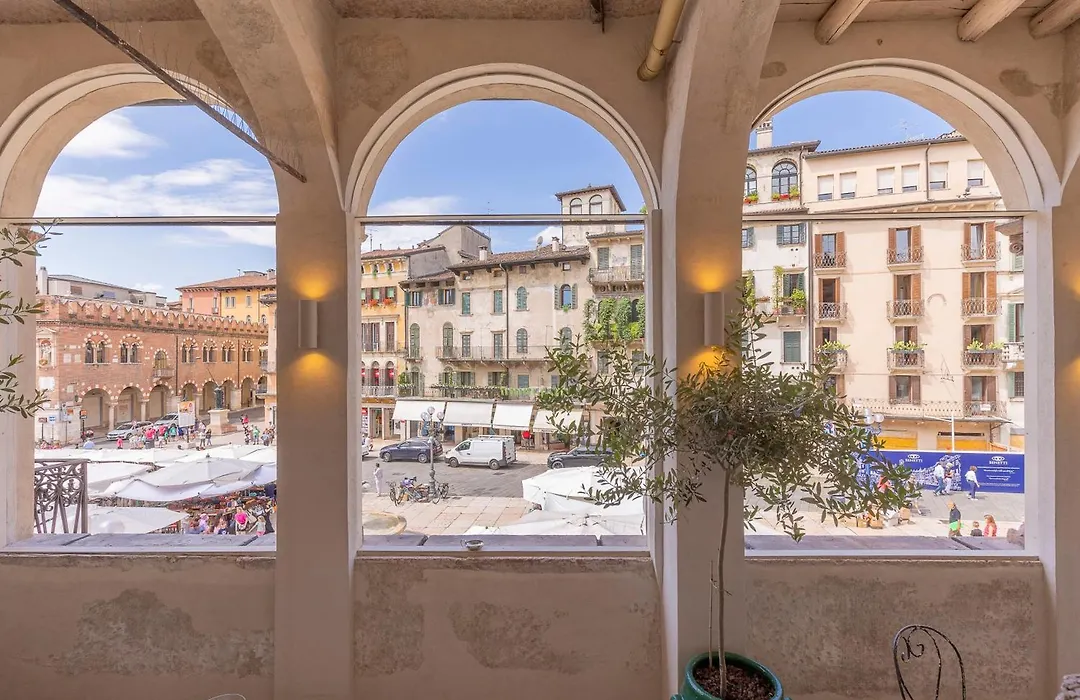 Corte Realdi Piazza Erbe Verona-1