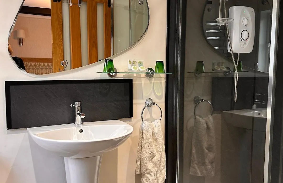 Henwick House Accommodation, Continental Breakfast Included-1