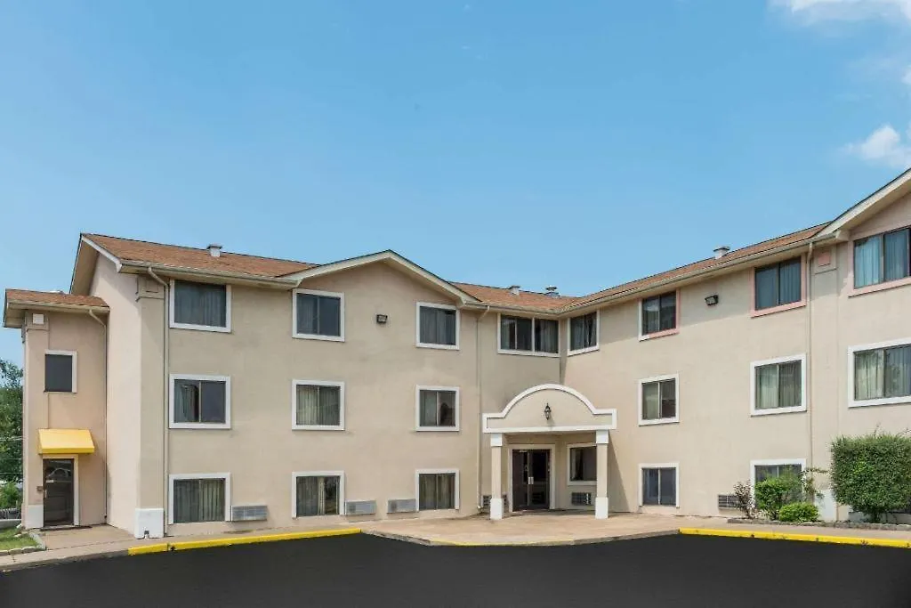Baymont By Wyndham Bridgeton St Louis-1