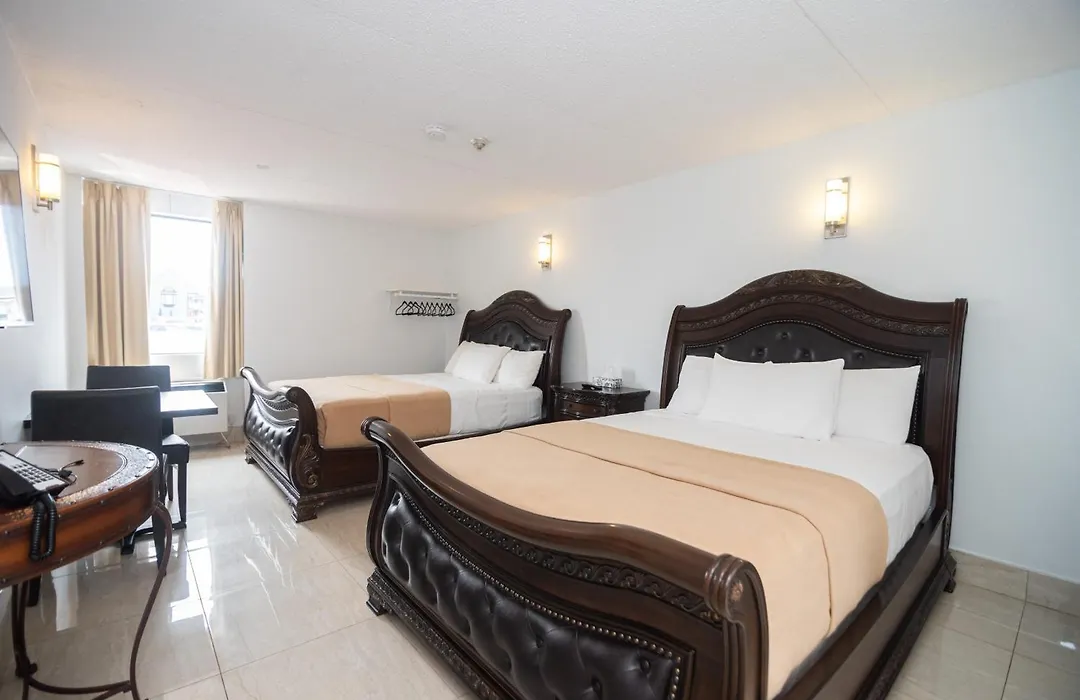 Diplomat Inn-1