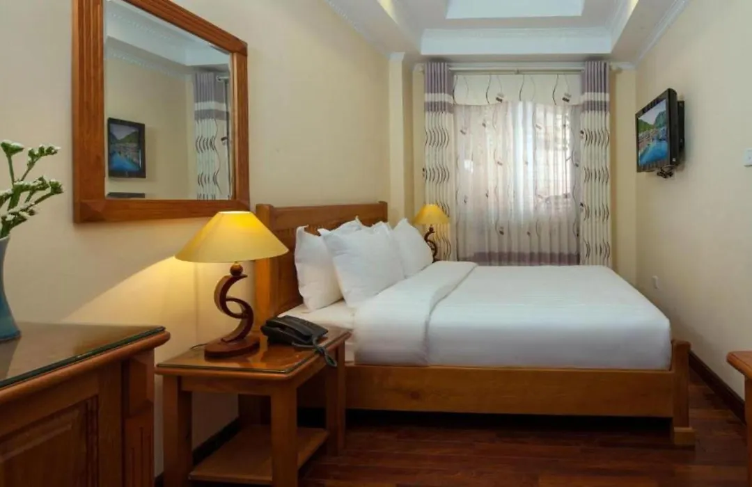 Lucky 3 Hotel & Travel-1