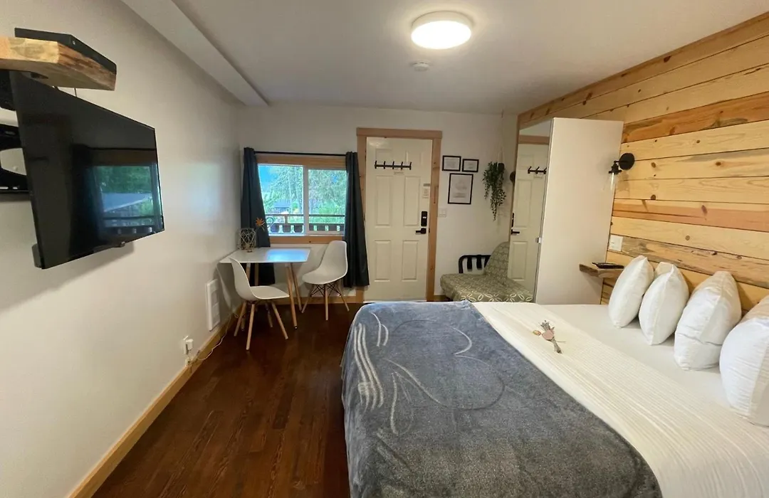 The Valley View Cabins And Event Center-1