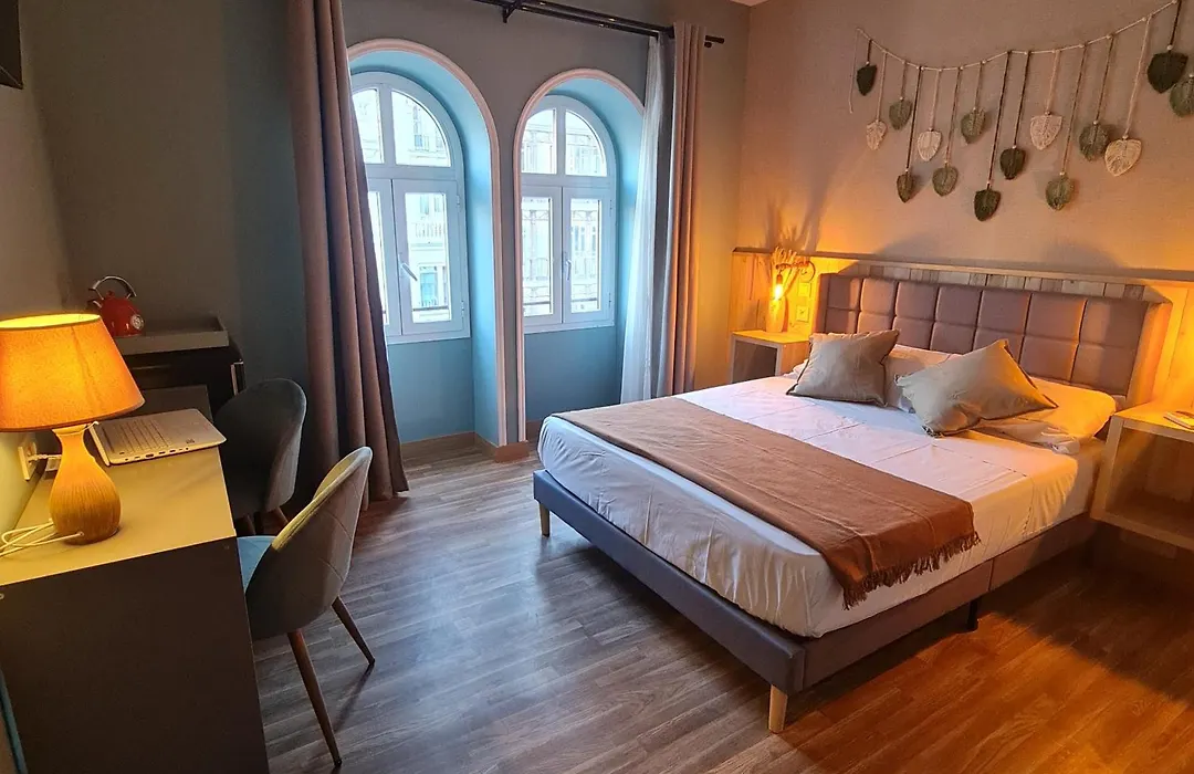 Hostal Luxury Green Madrid Gran Vía-1