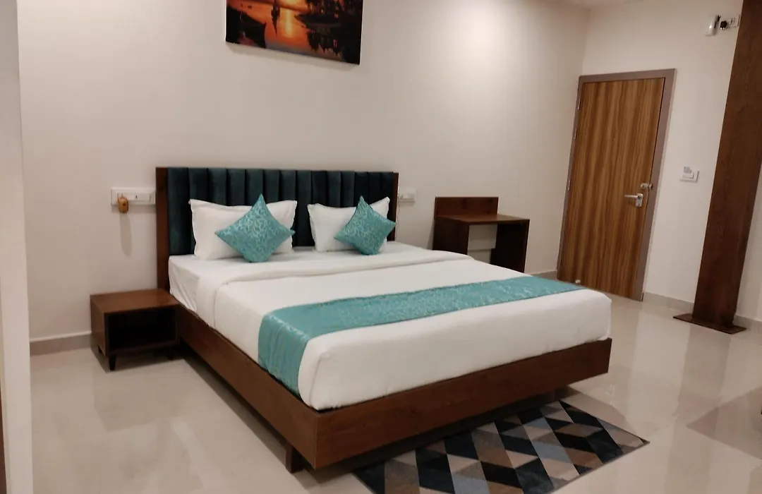 Zing Rooms By Guesthouse Suites-1