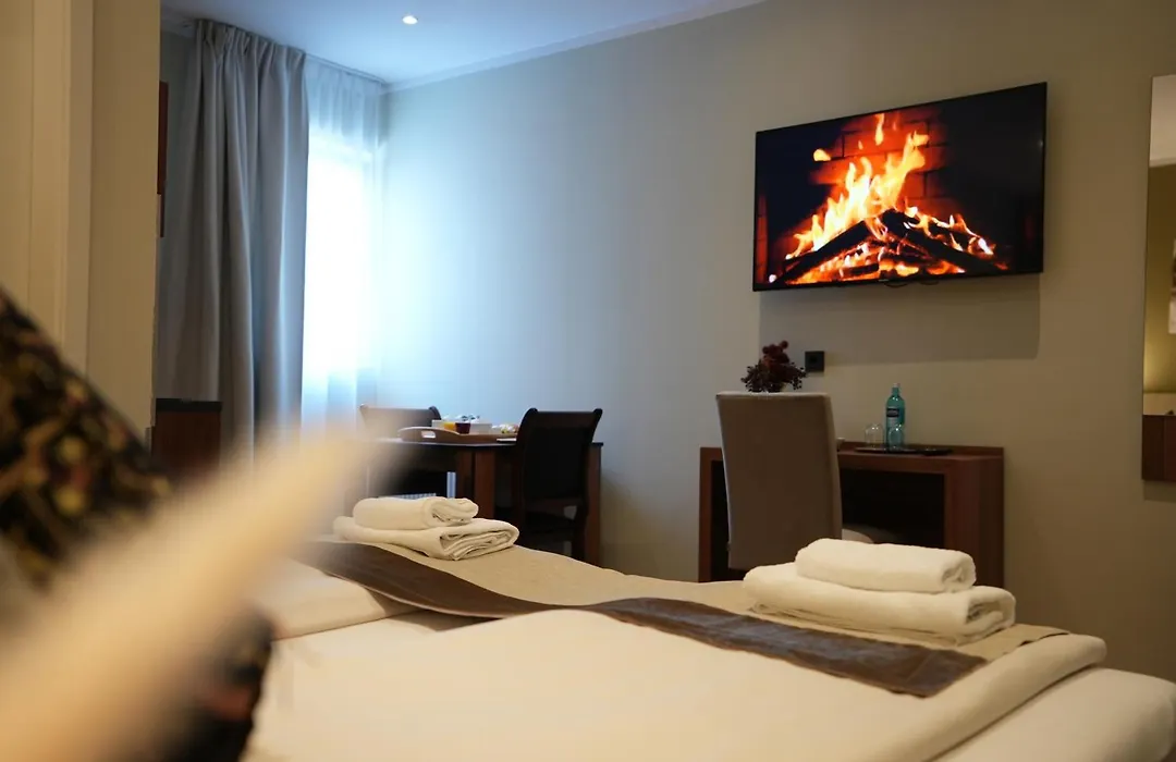 Hotel Attaché an der Messe-1