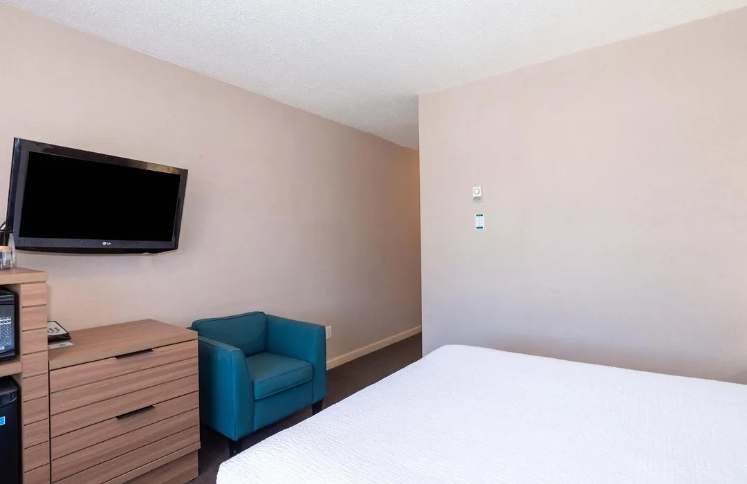 Sandman Hotel Terrace-1