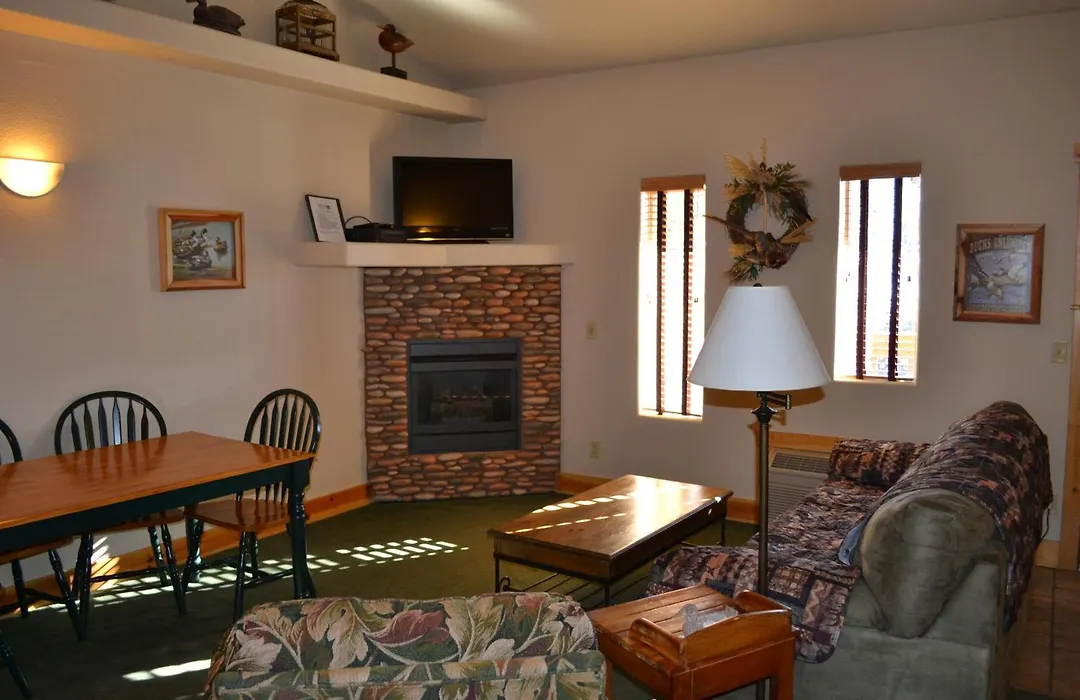 Eagle Fire Lodge & Cabins-1