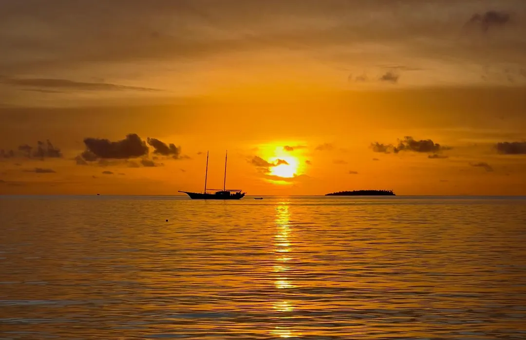 Heron Beach Hotel Dhiffushi (Adults Only)-1