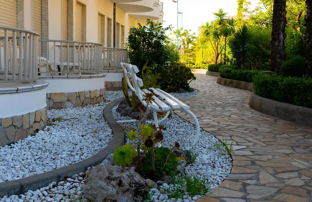 Hotel Garden-1