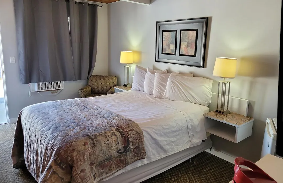 Pines Motel-1
