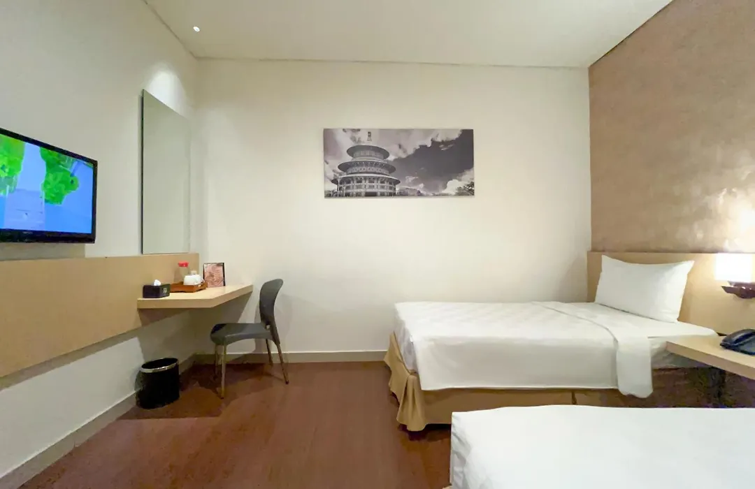 Hotel 88 Embong Malang Tunjungan Surabaya By Wh - Breakfast With The Best View On The Highest Floor And Strategic Location In The City Center-1