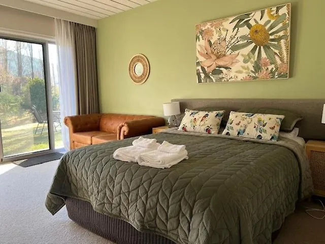 Riverbank Park Motel-1
