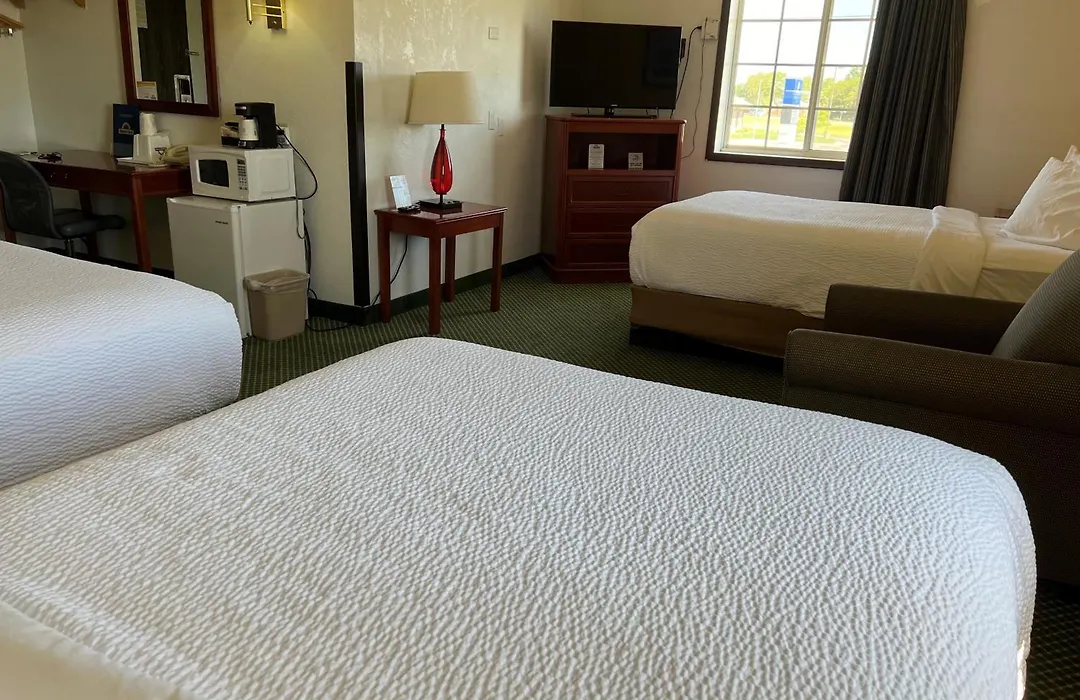 Days Inn By Wyndham Great Bend-1