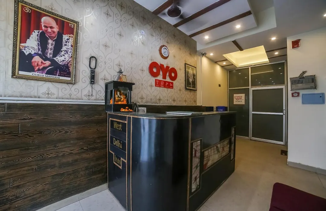Oyo Hotel West Delhi Inn Near Tdi Mall-1