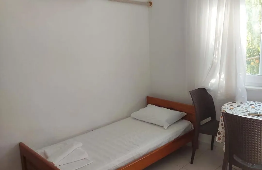 Rose Pension-1