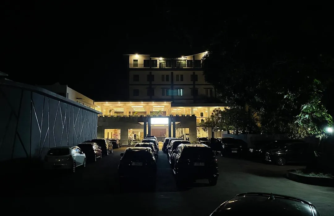 Grand Arjuna Hotel-1