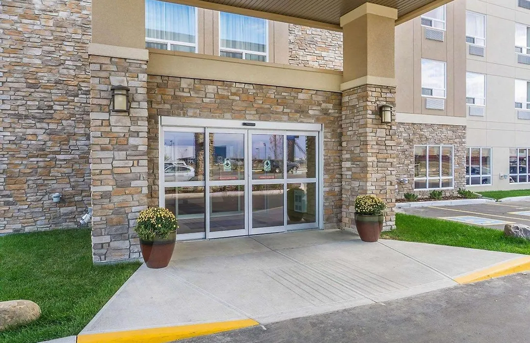 Comfort Inn & Suites Edmonton International Airport-1