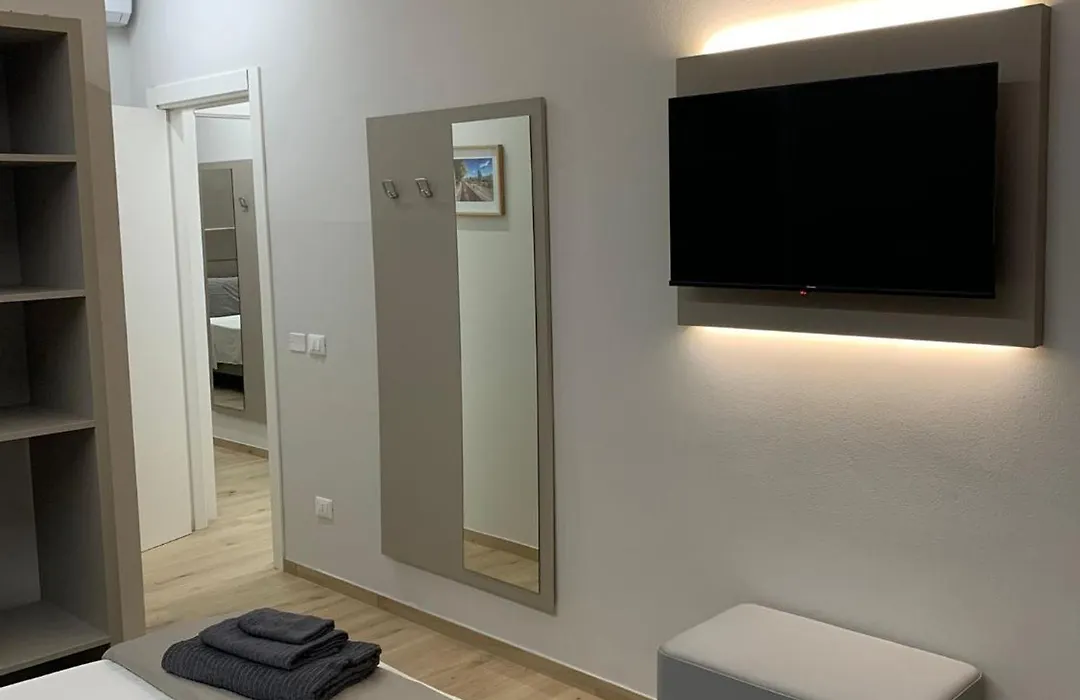 Fla Rooms - By Devona Rooms-1