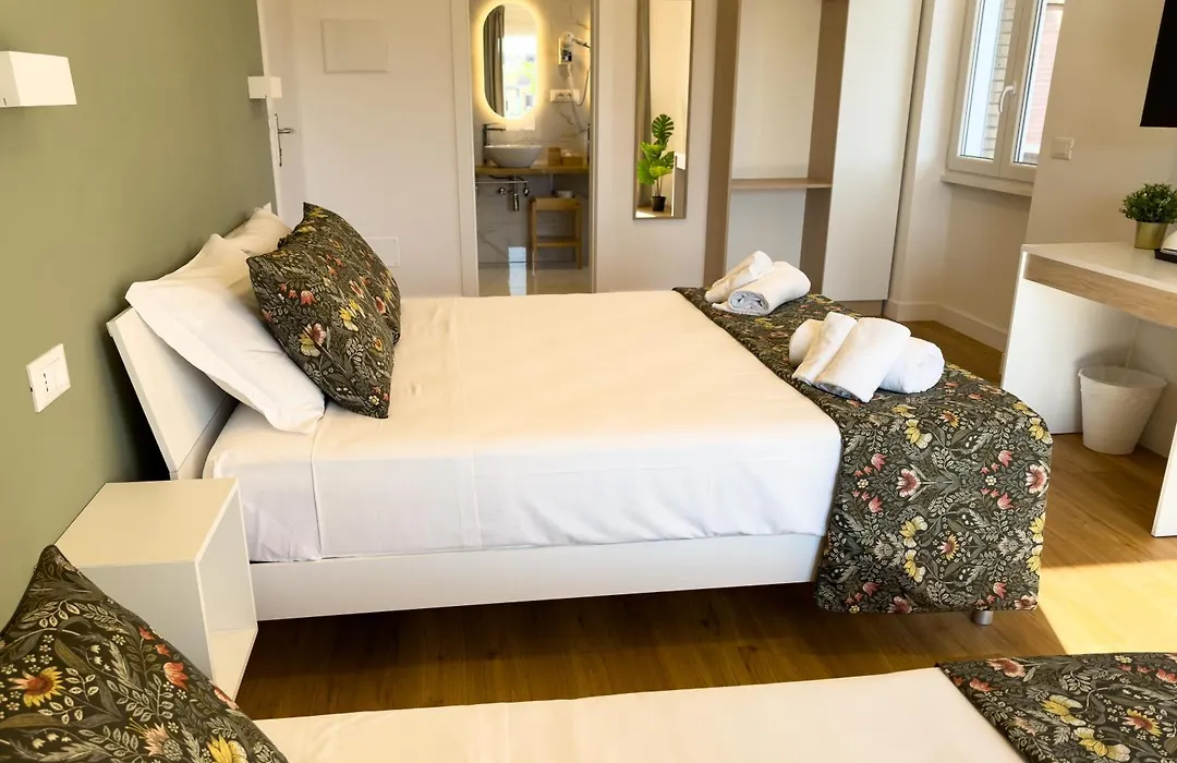 Isola 163 Guest House-1