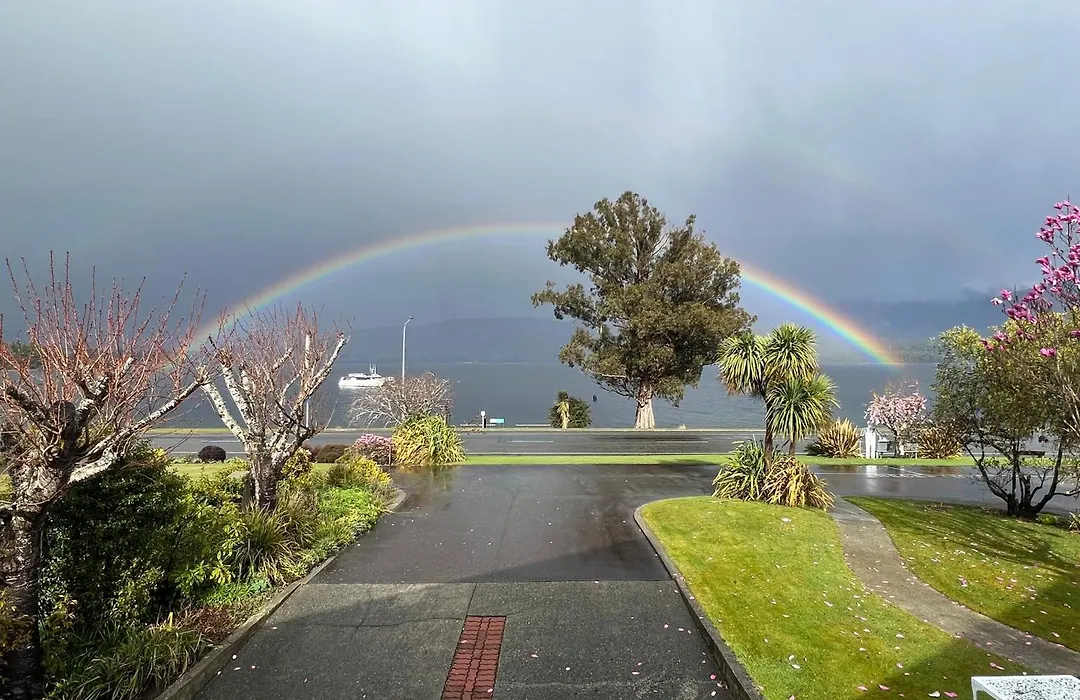 Fiordland Lakeview Motel And Apartments-1