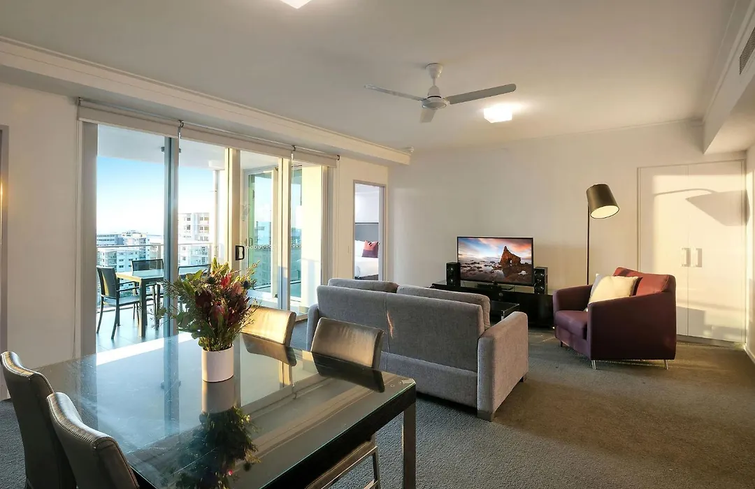 H On Mitchell Apartment Hotel-1