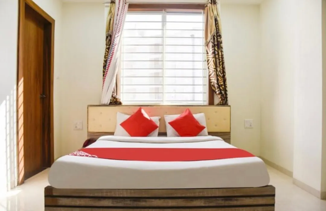 Hotel Square In-1